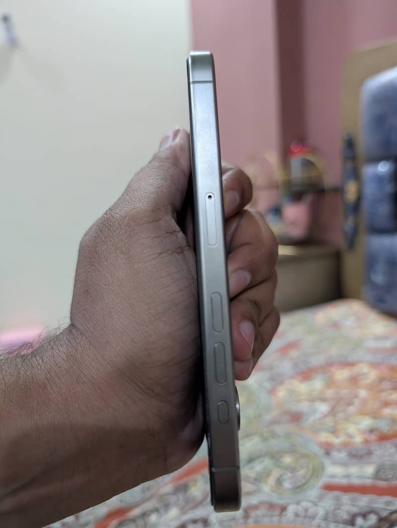 Apple iPhone 15 Pro 2