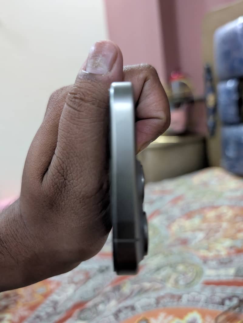 Apple iPhone 15 Pro 3