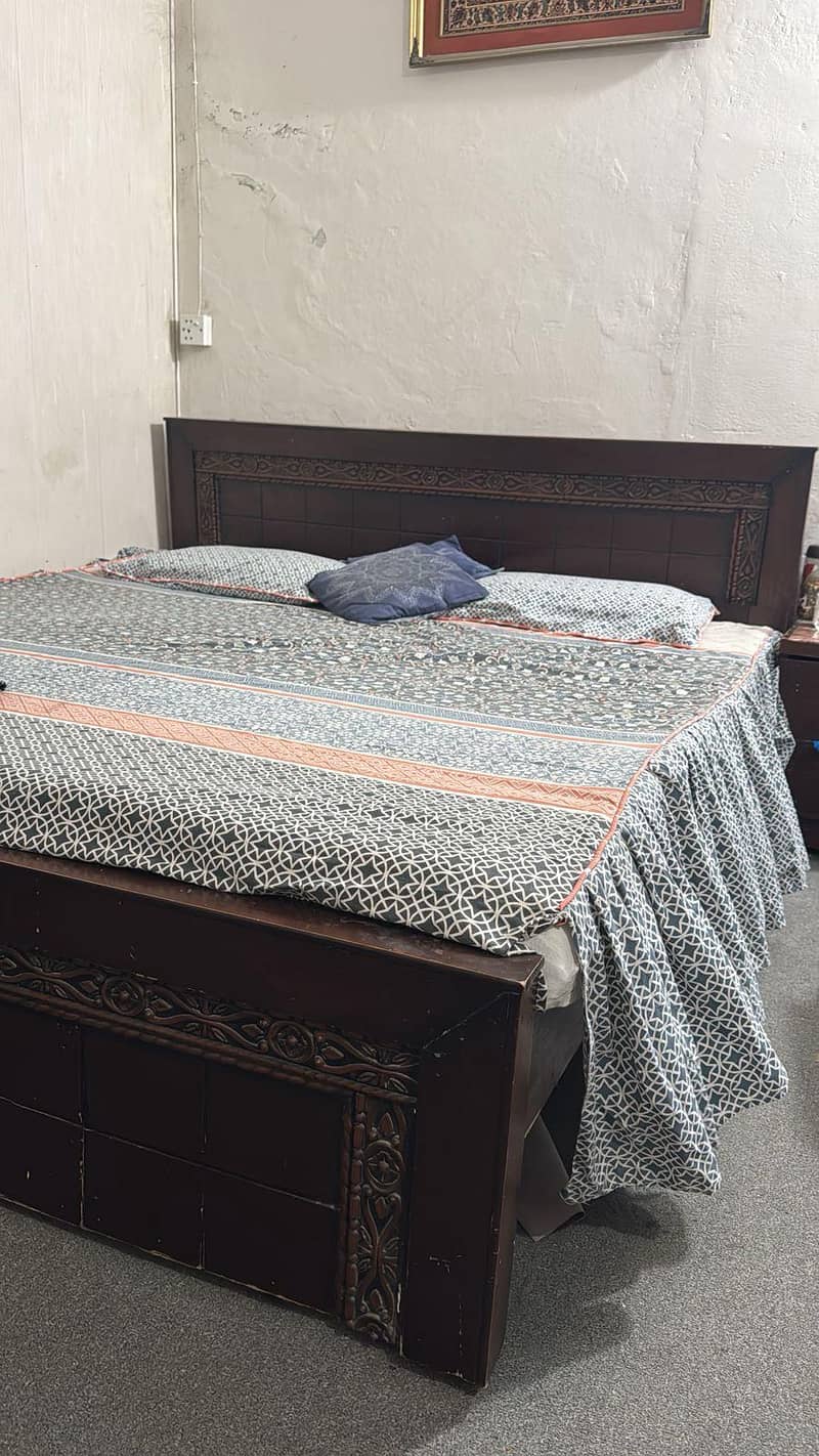 double bed with side tables 0