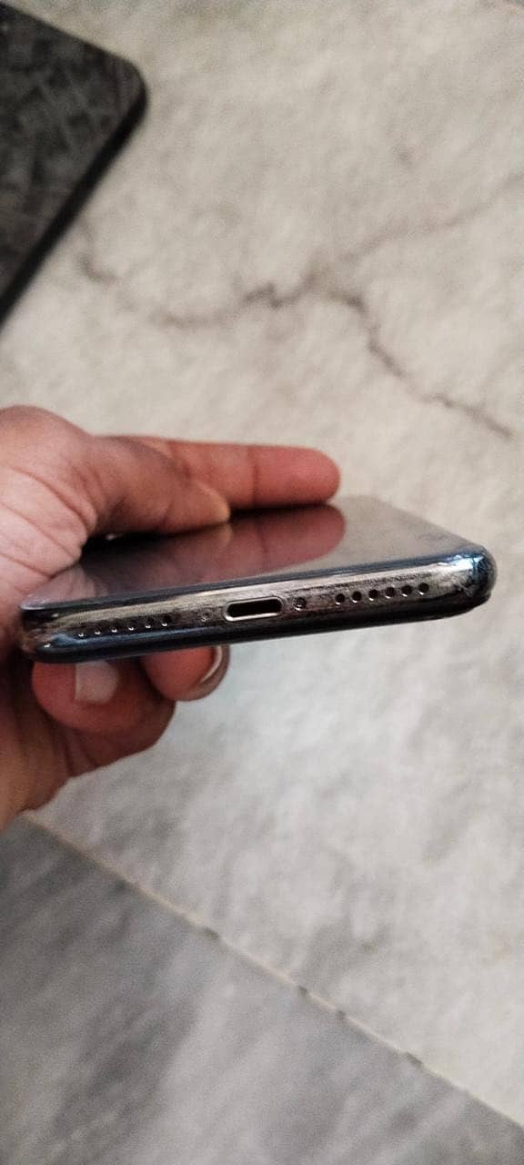 Apple iPhone X 3