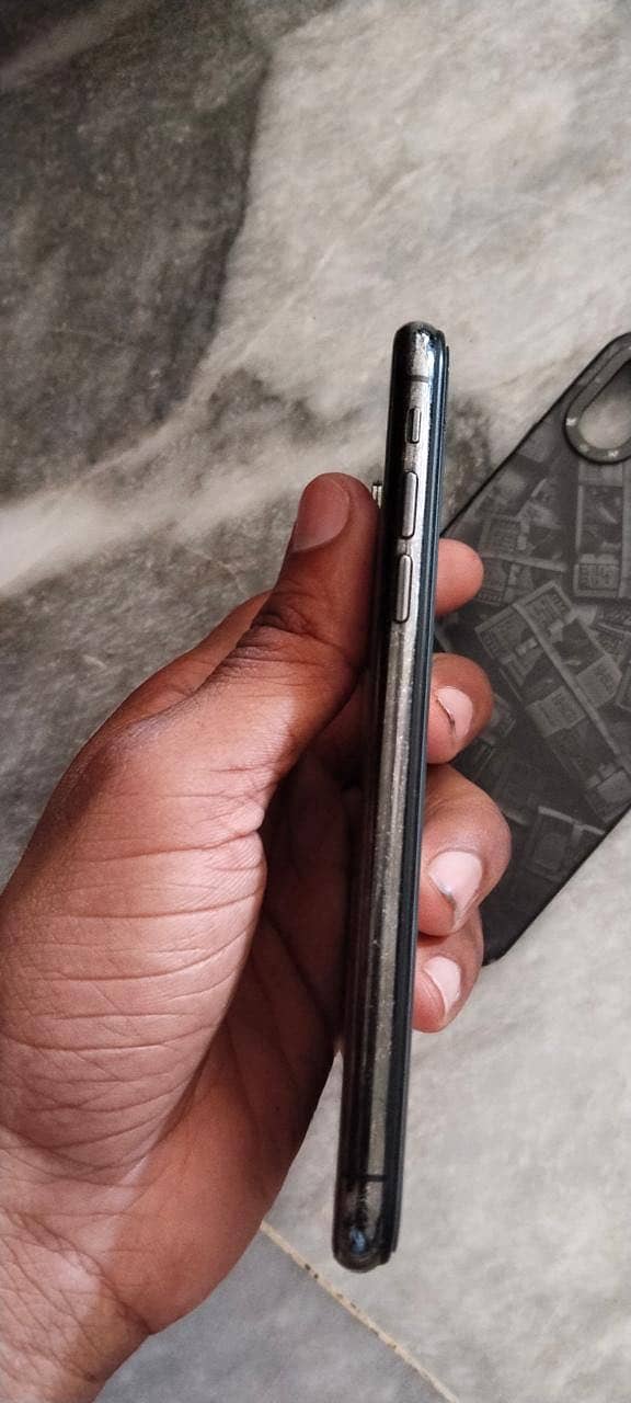 Apple iPhone X 4
