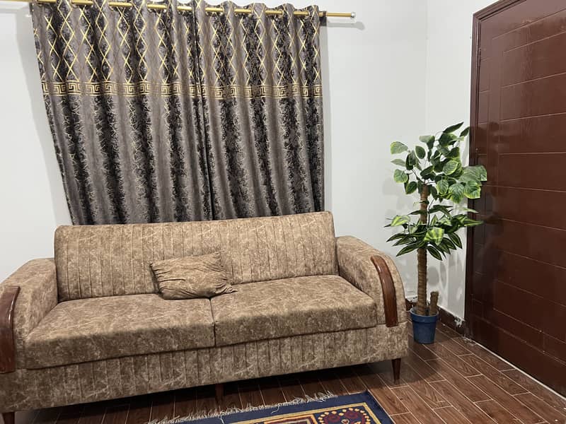 Sofa set with accessories 0