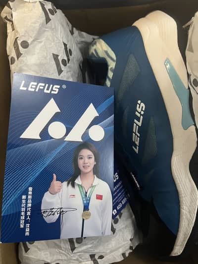 LEFUS Original INDOOR BADMINTON SHOES (size 43)