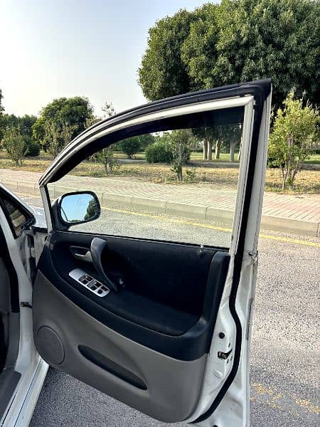 سوزوکی لیانا کار فار سیل ماڈل 2006 1300ccمینول 7