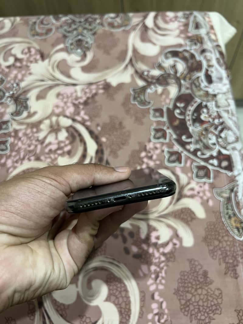 Apple iPhone X 4