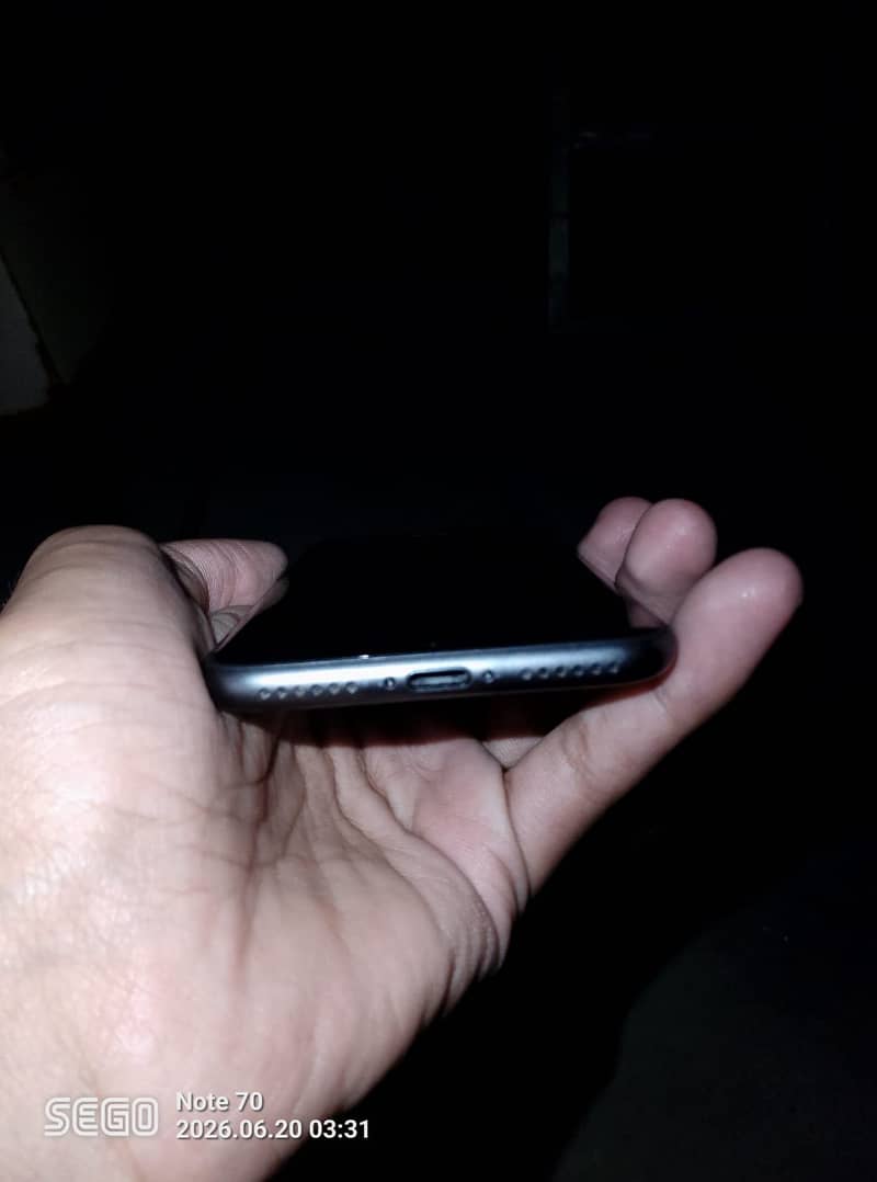 Apple iPhone 8 3