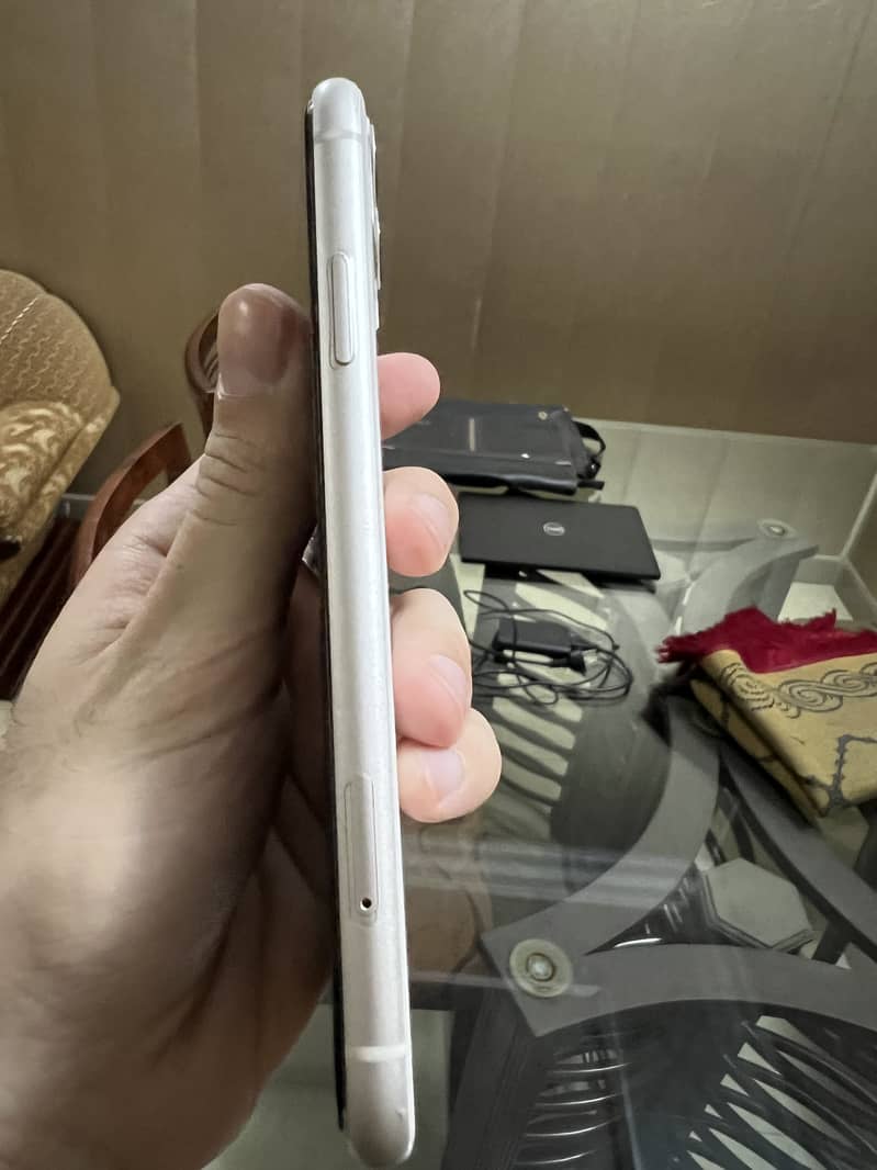 Apple iPhone 11 7