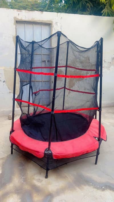 trampoline with sefty enclosure