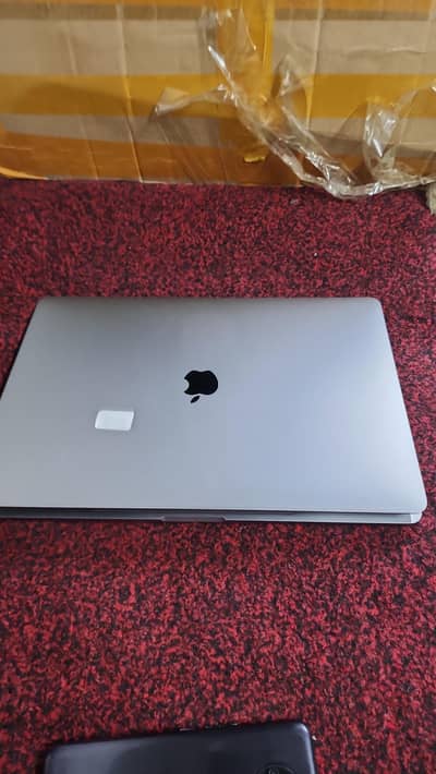 macbook pro 16 inch 4gb graphics 16/256 2017