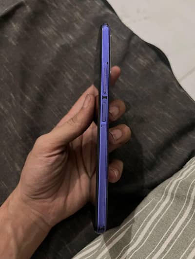 Vivo V21