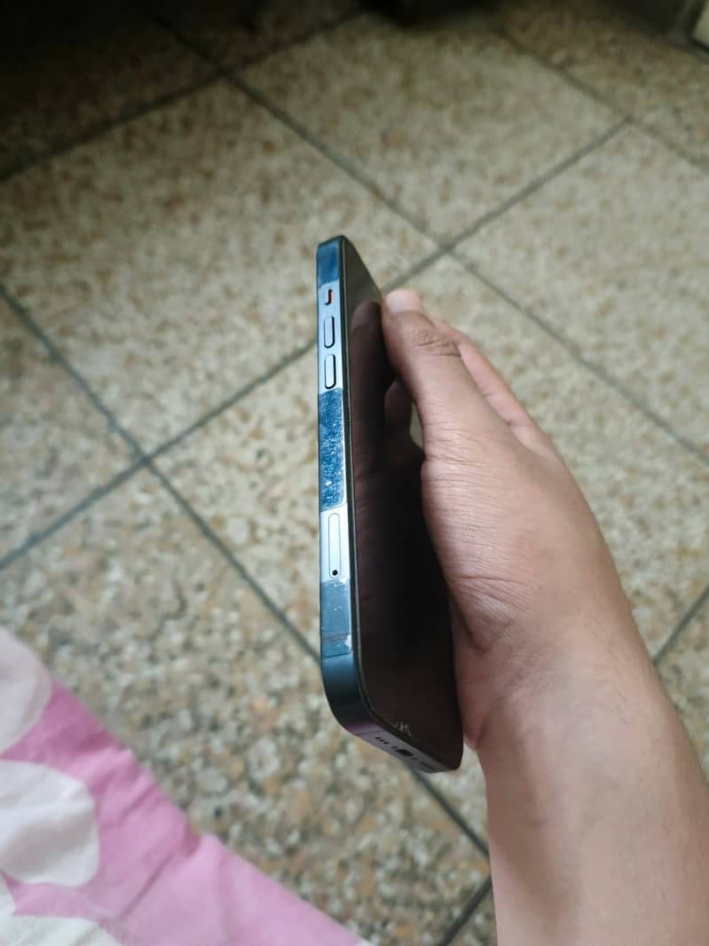 Apple iPhone 13 2