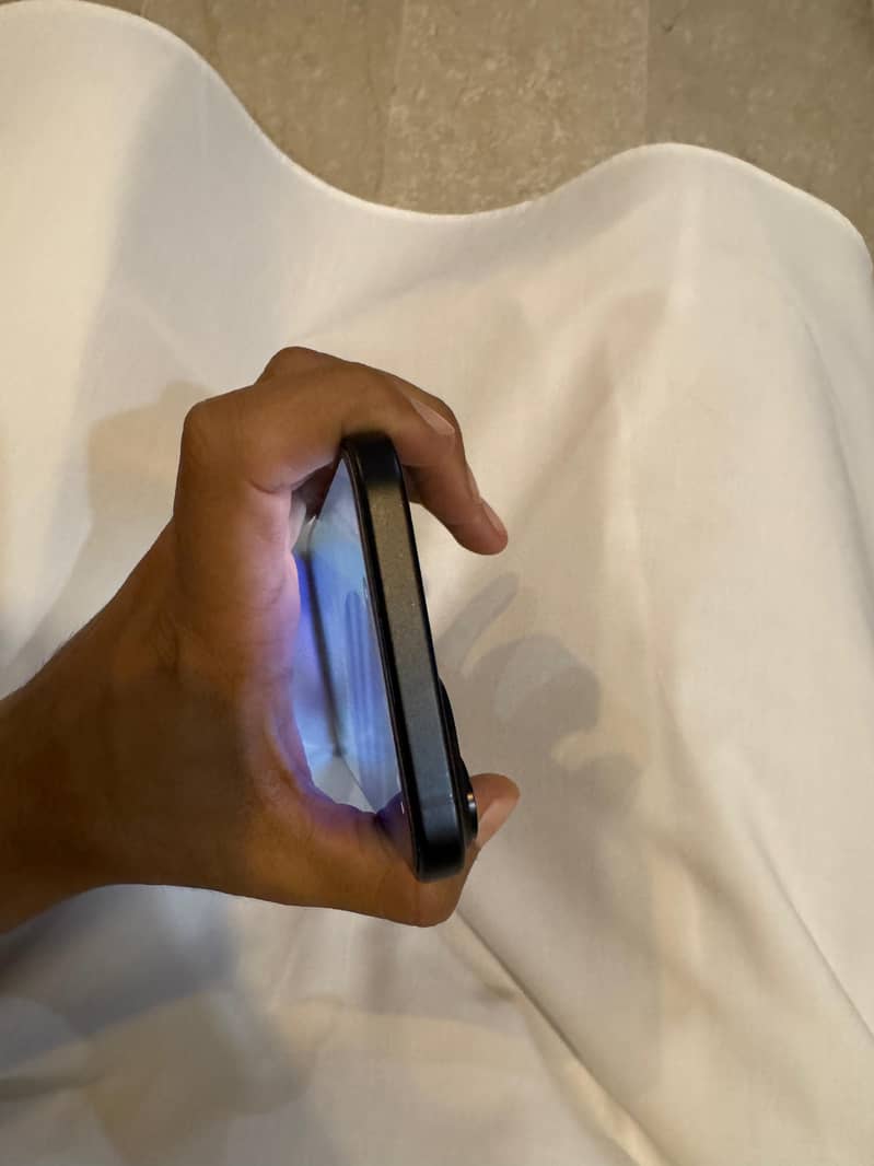 Apple iPhone 15 plus 6