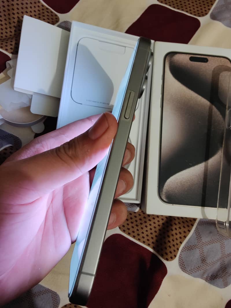 Apple iPhone 15 Pro Max 2