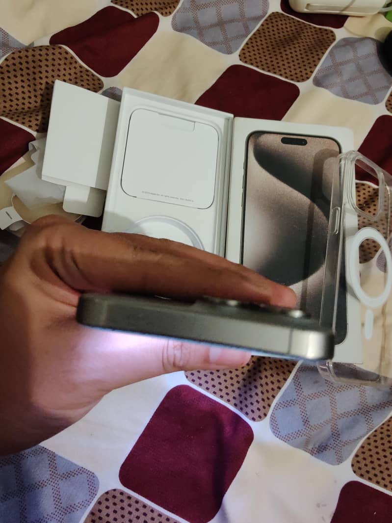 Apple iPhone 15 Pro Max 3