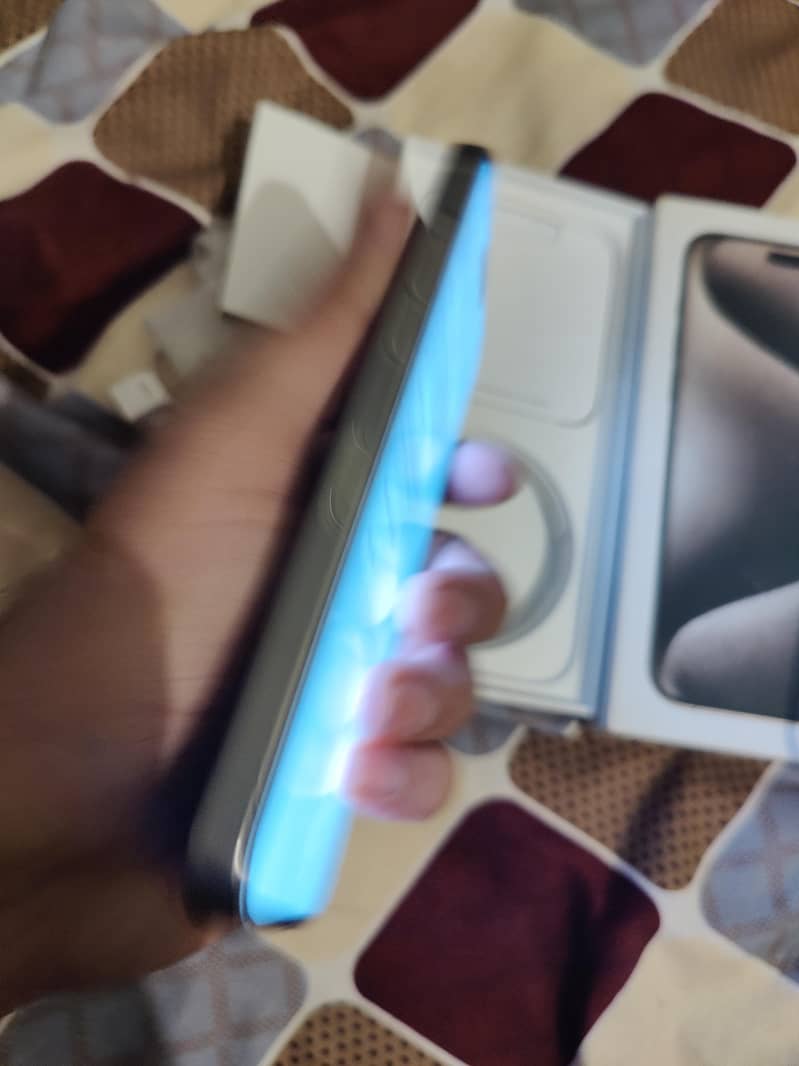 Apple iPhone 15 Pro Max 4