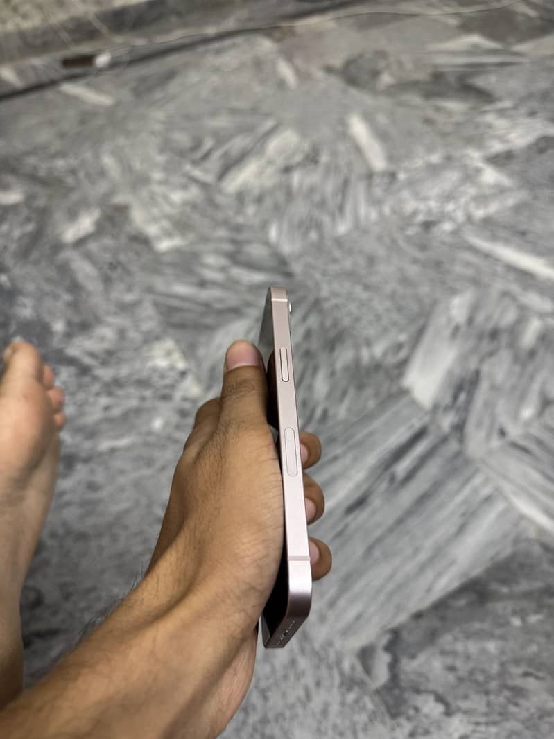 Apple iPhone 13 2
