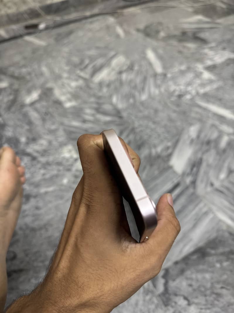 Apple iPhone 13 5