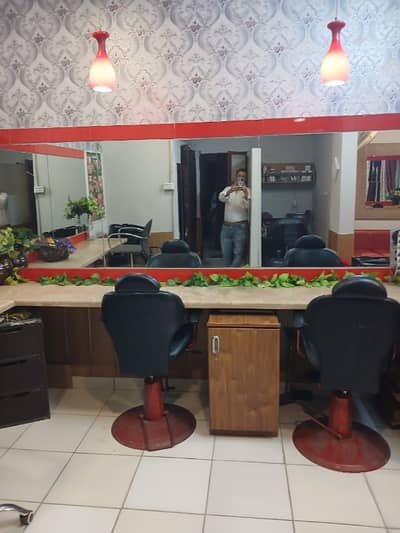 Ladies Salon Available For Rent With Setup
