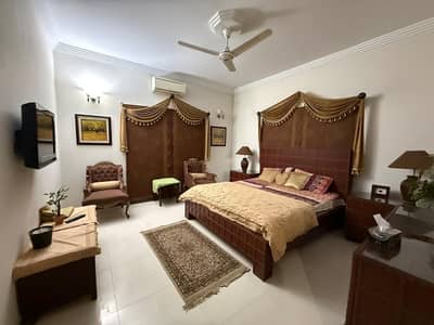 Dha Fully Furnished Excuisite Room In 500 Yrds Bungalow For Rent
