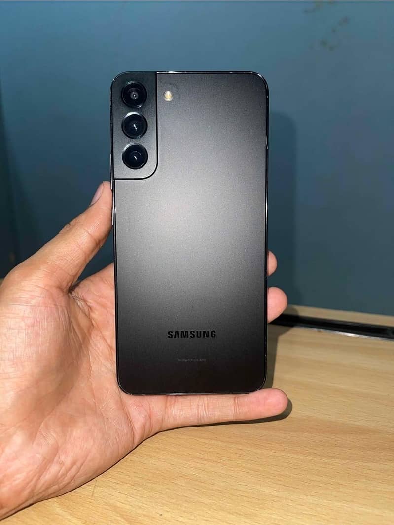 Samsung S22 Plus 1