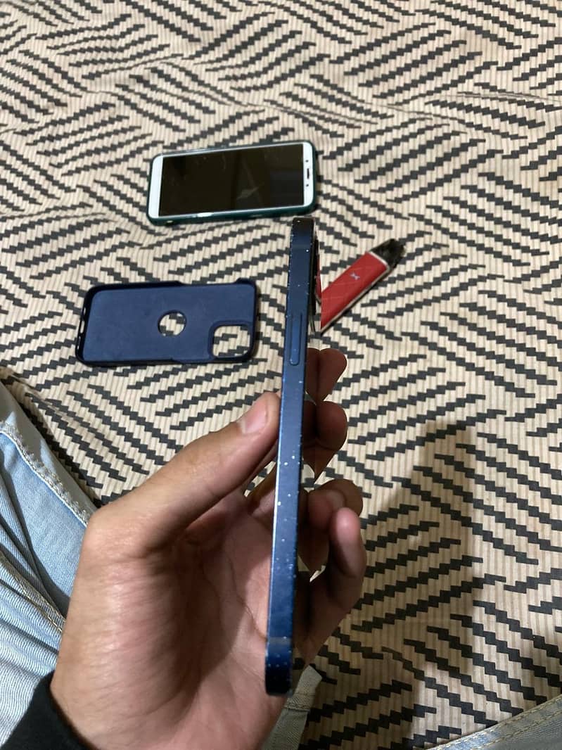 Apple iPhone 12 3