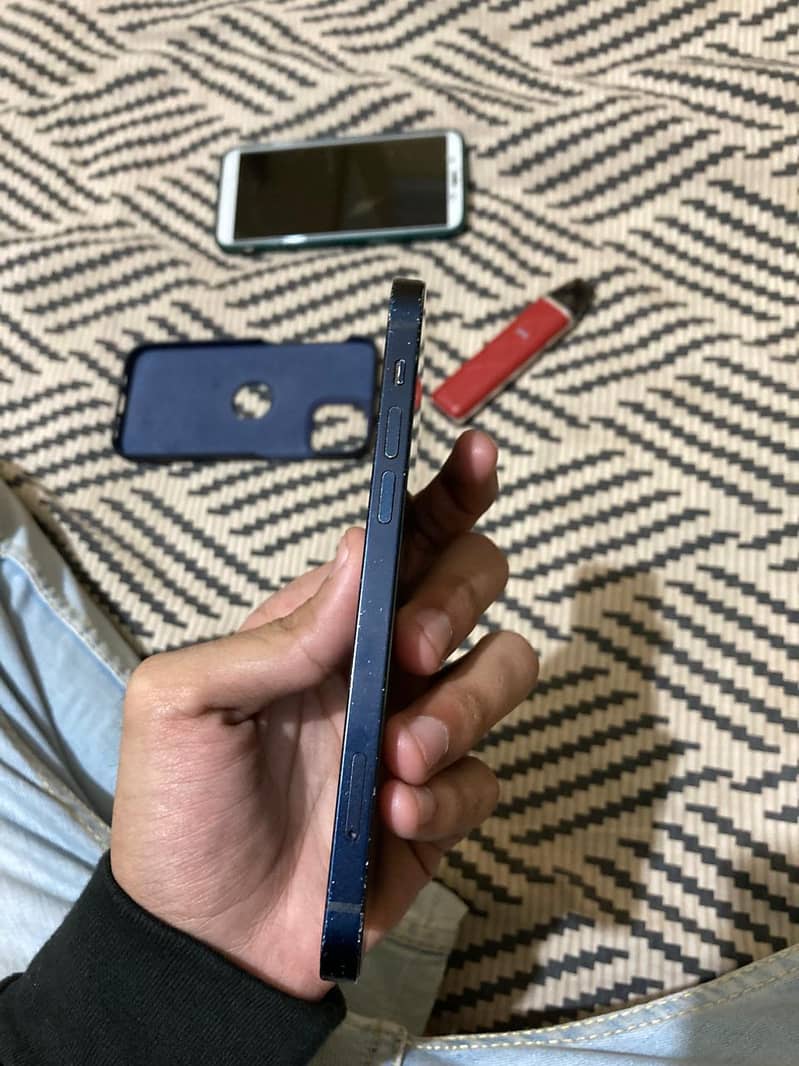 Apple iPhone 12 5