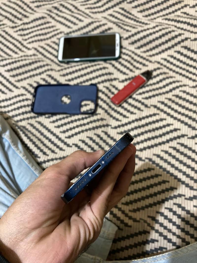Apple iPhone 12 6