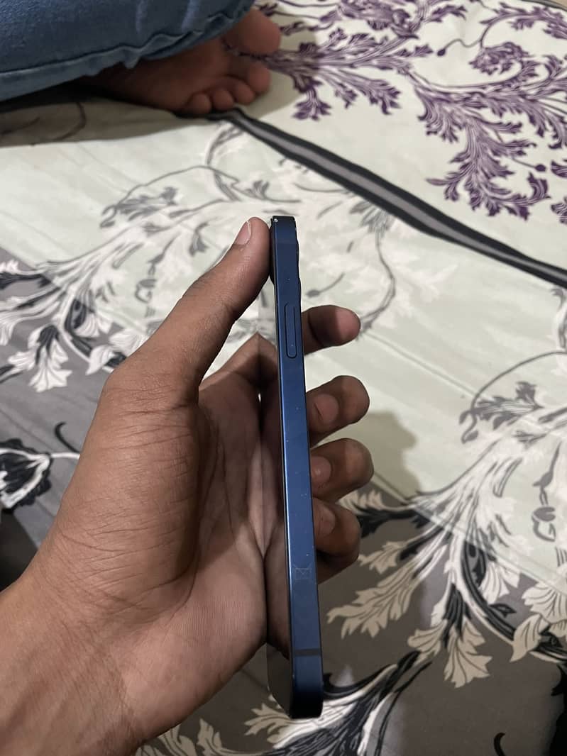 Apple iPhone 12 3