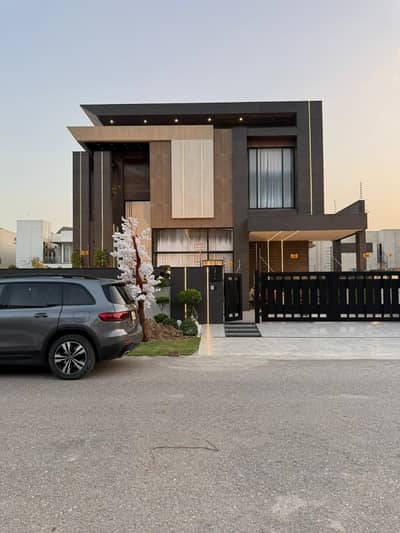 FULLY FURNISHED DESIGNER 1-KANAL ELEGANT AND FULLY MAINTAINED SUPER HOT LOCATED DESIGNER BUNGALOW IS AVAILABLE IN THE BEST BLOCK OF DHA LAHORE.