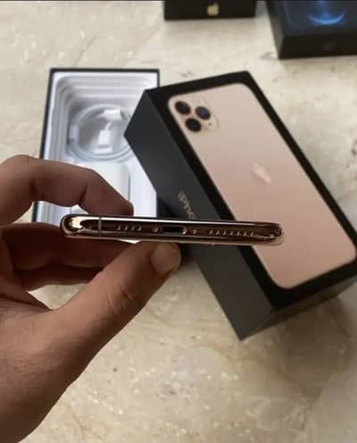 Apple iPhone 11 Pro Max 256 gb with box 10 by 10 condition
