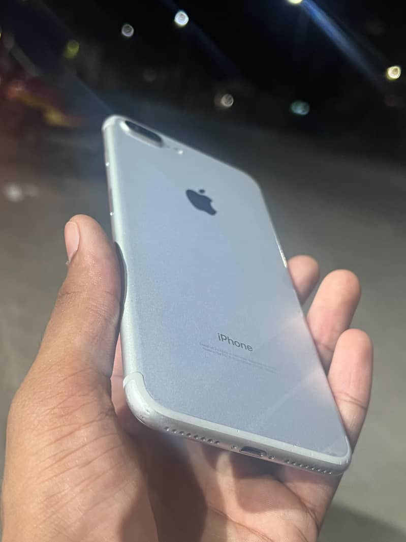 Apple iPhone 7 Plus 2