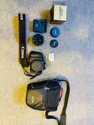 DSLR CANON 600D camera with 50mm lens