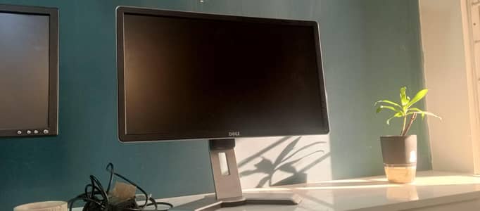 Dell 22" Full HD IPS Monitor (P2214H) -- 1080p with Original Stand