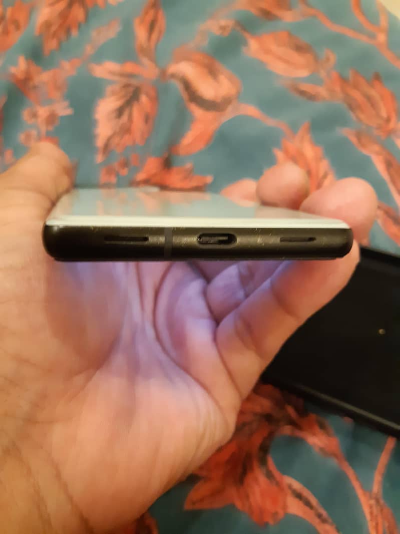 Google Pixel 6a. 4