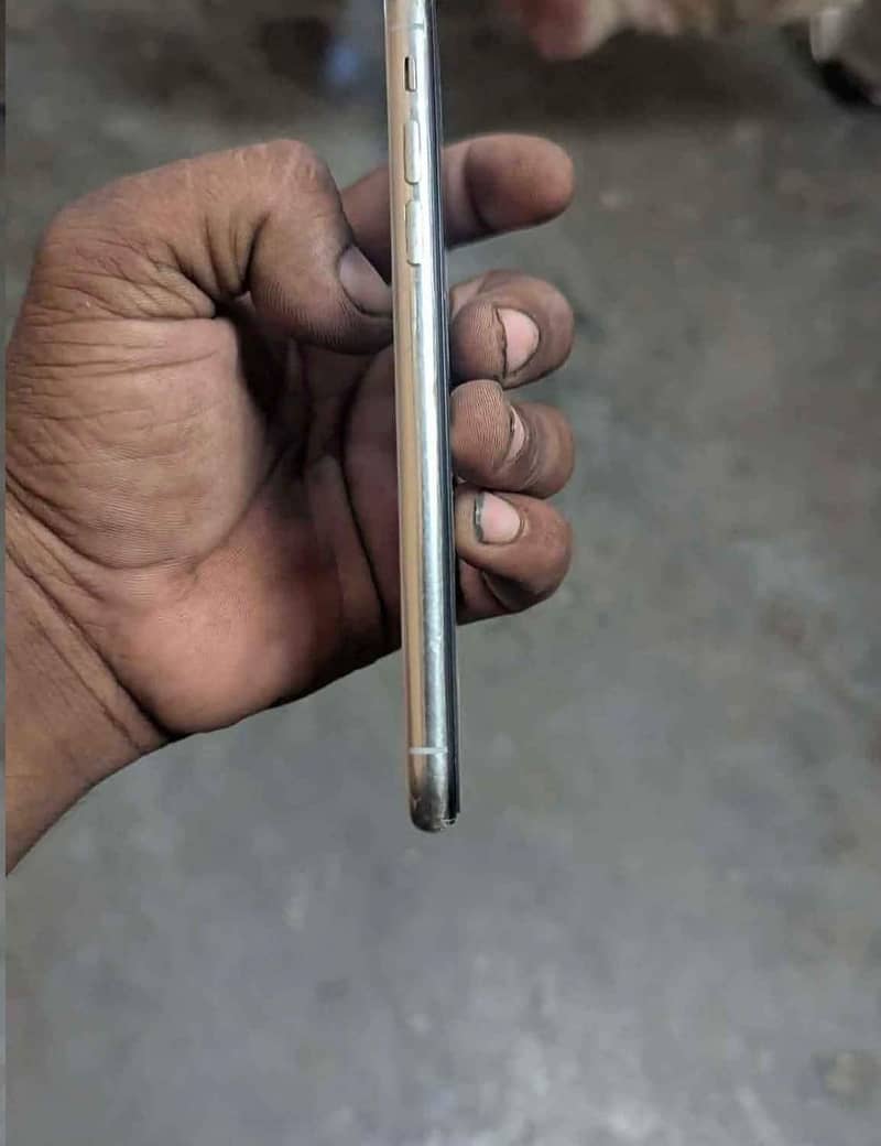 Apple iPhone X 3
