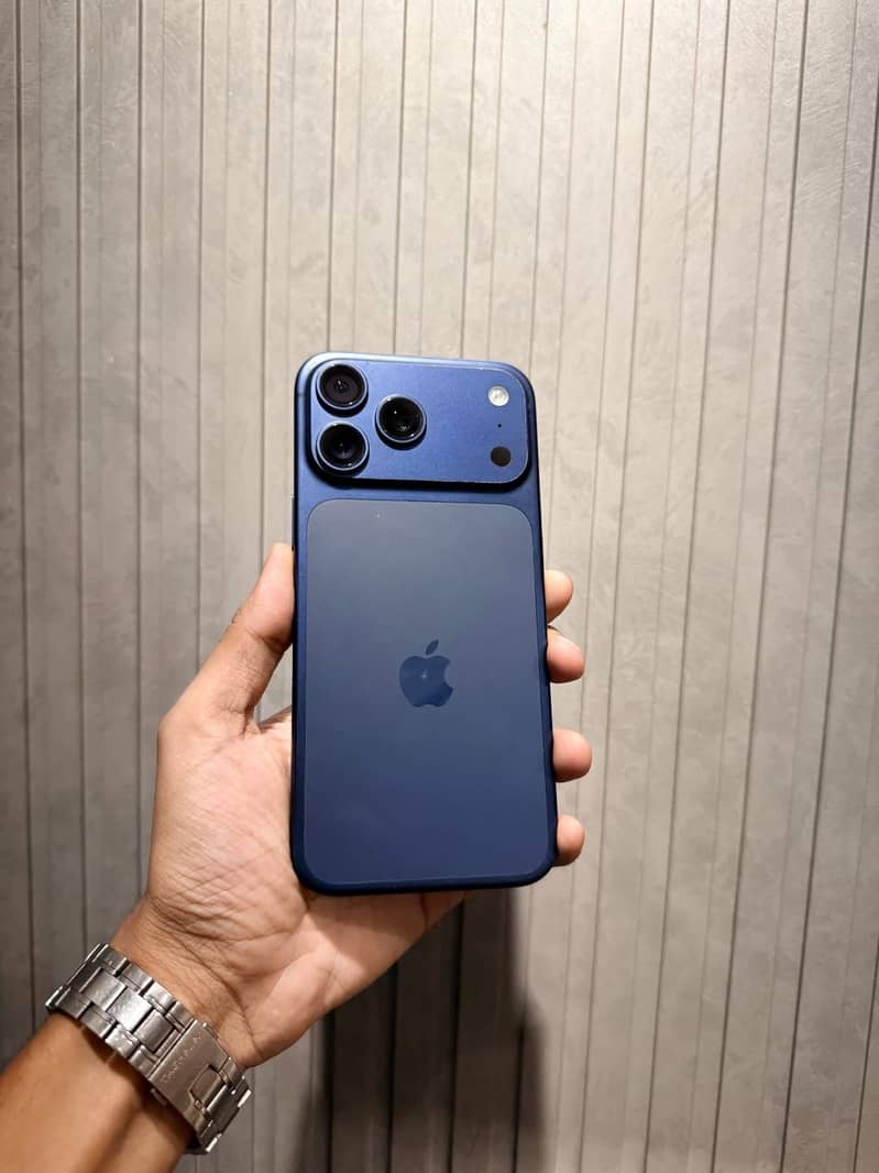 Apple iPhone 17 Pro Max 0