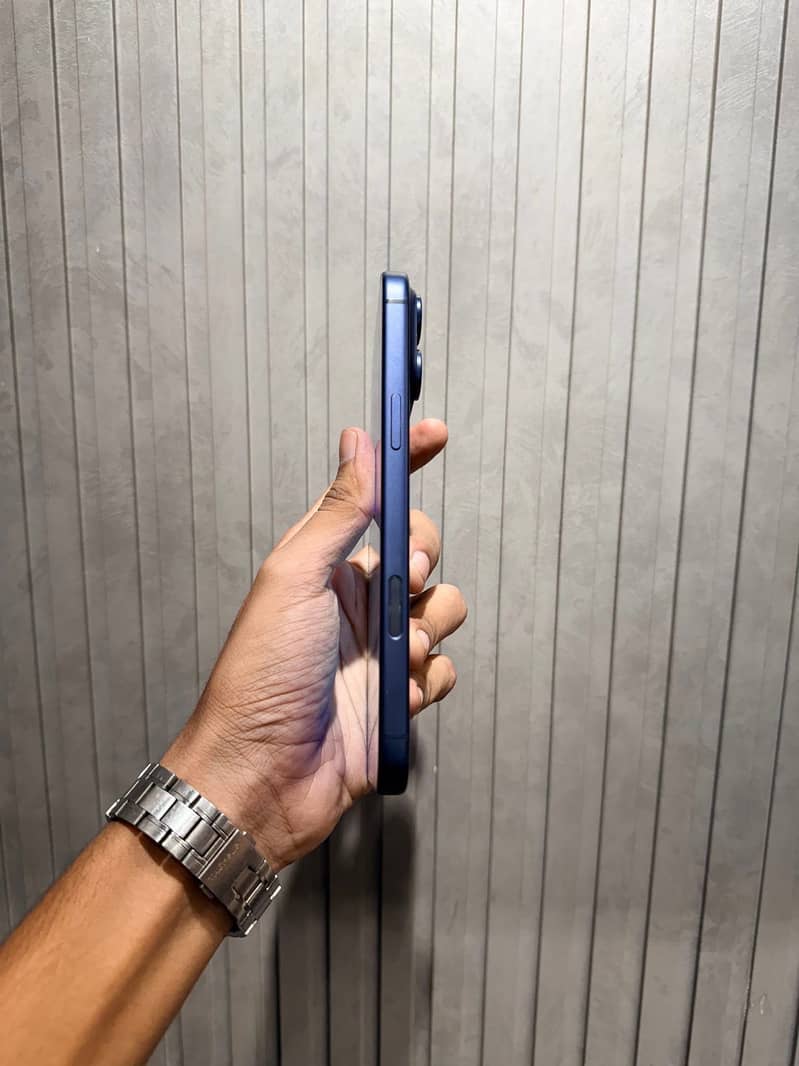 Apple iPhone 17 Pro Max 4