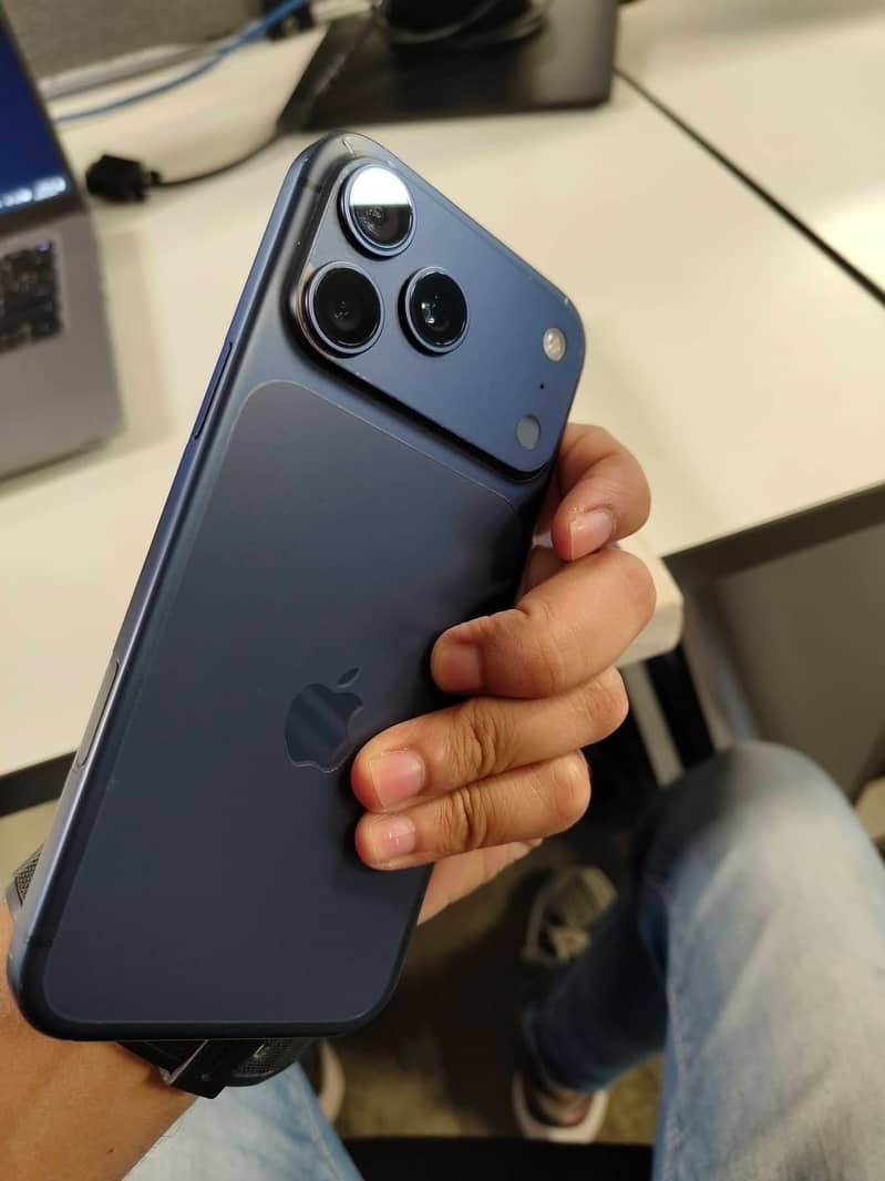 Apple iPhone 17 Pro Max 6