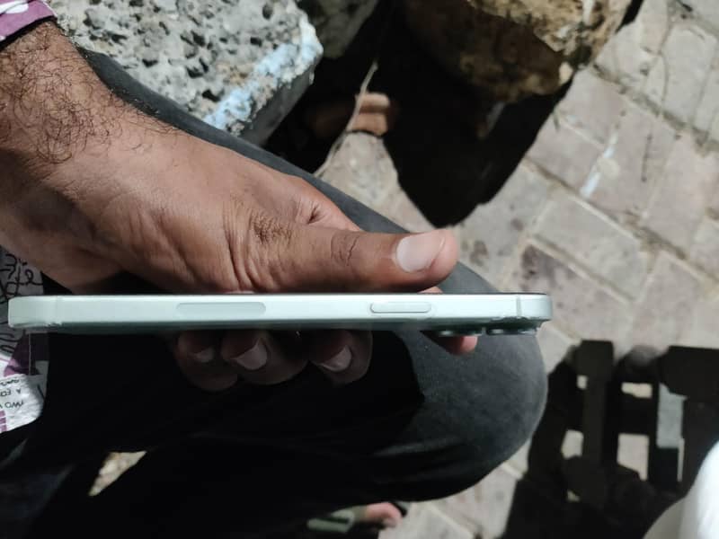iPhone 15 plus 5