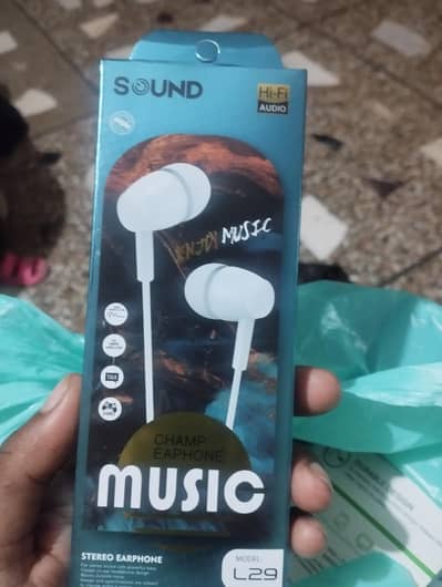 wired earphones