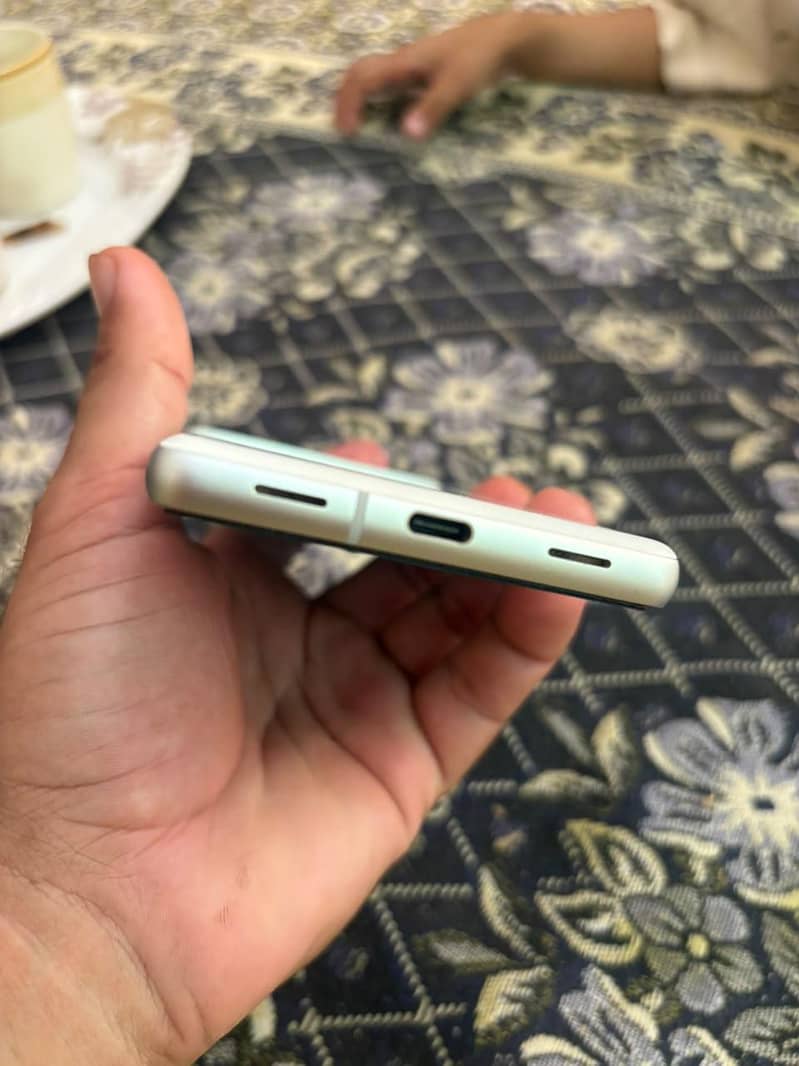 Google Pixel 7a 4