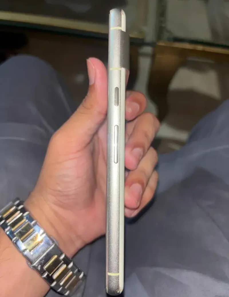 Google Pixel 7 4