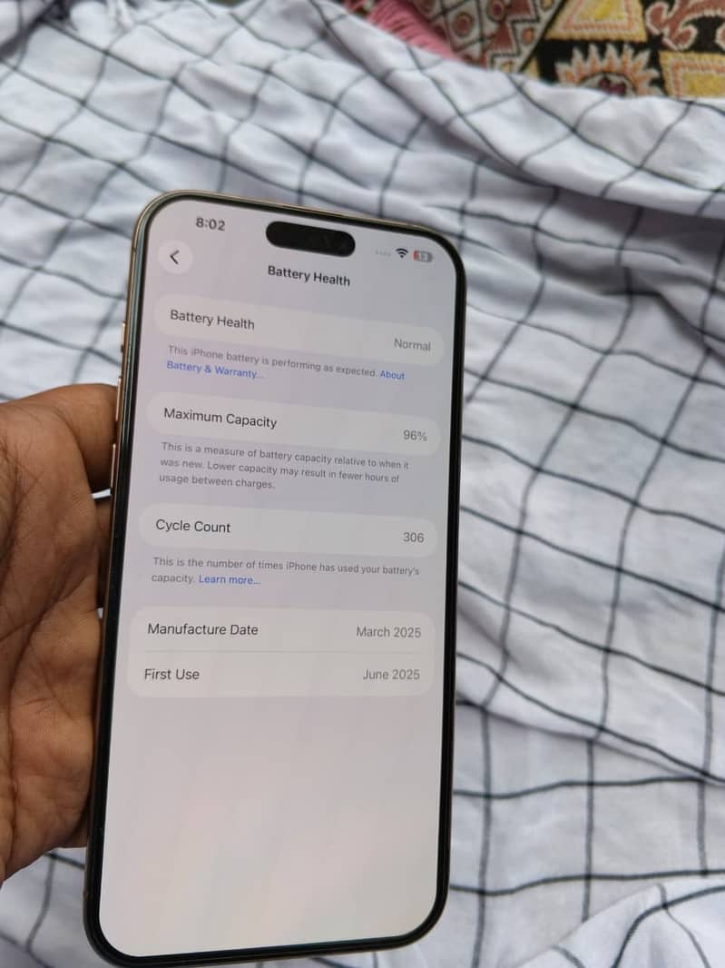 Iphone 16 pro max 4