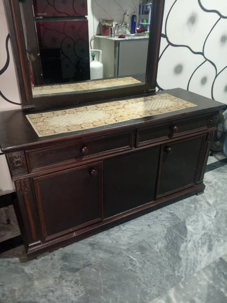 Solid Wood Dressing Table with Large Mirror – Good Condition 2