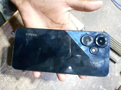 Infinix Hot 30 Play 4+64, panel change ha  box charger nahi hai