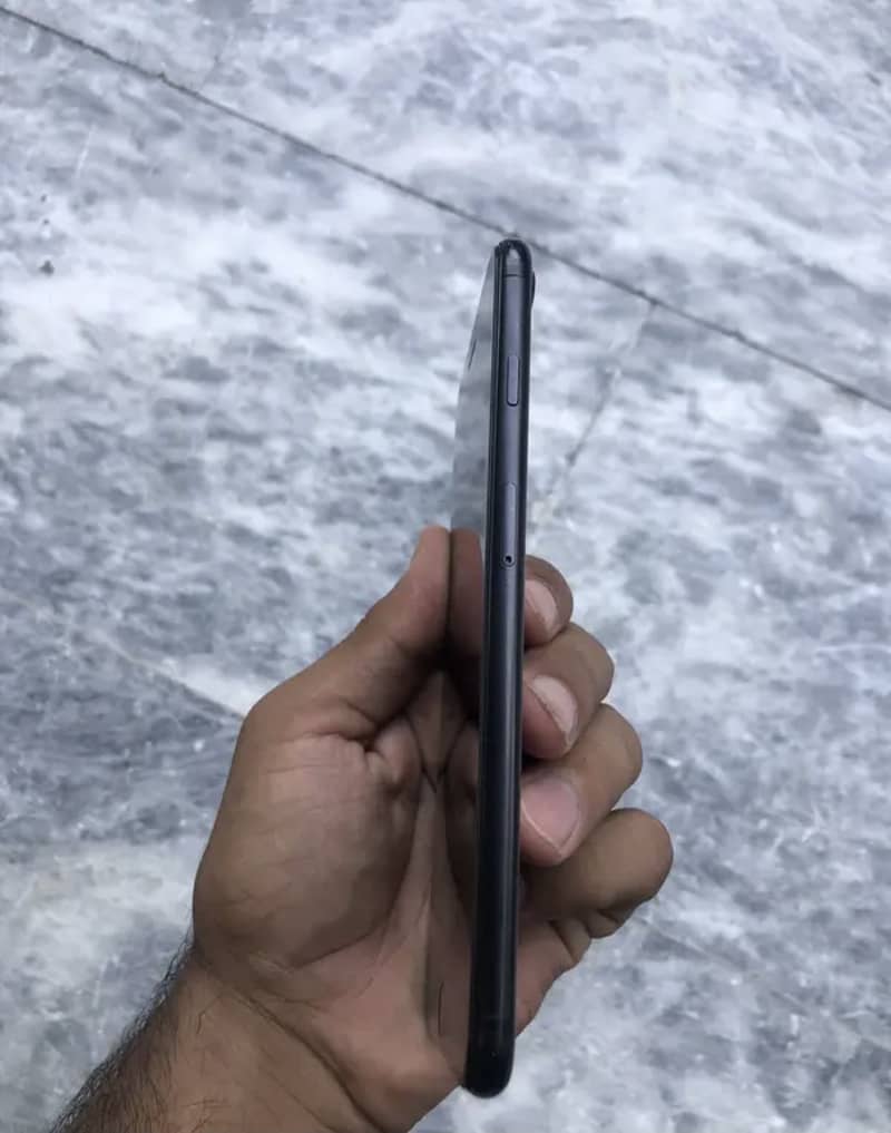 Apple iPhone 7 Plus 1