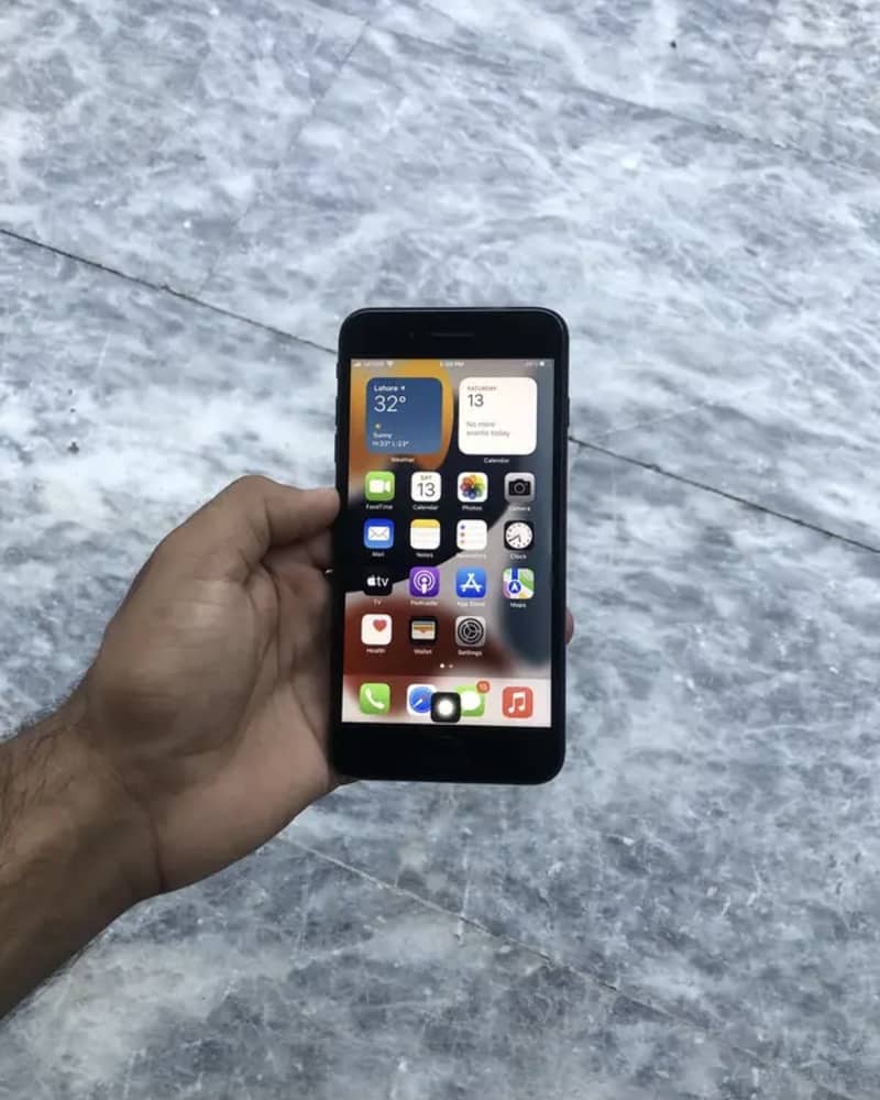 Apple iPhone 7 Plus 2