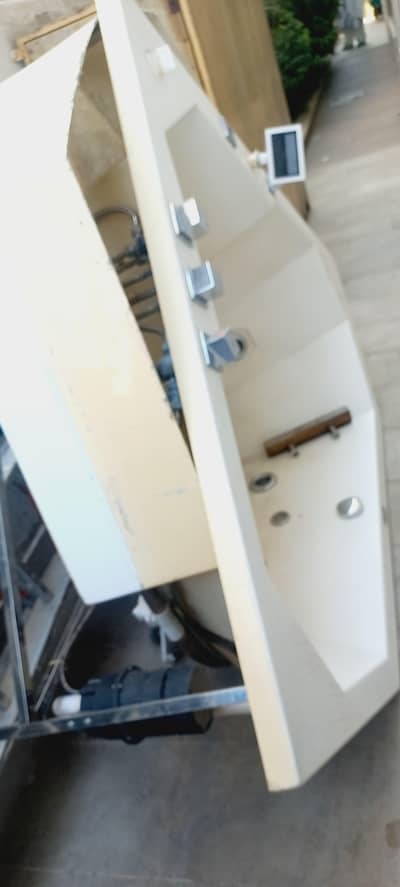 Bath Tub Jacuzzi