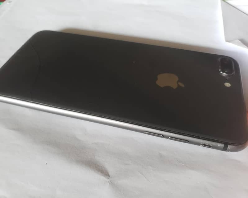 Apple iPhone 8 Plus 1