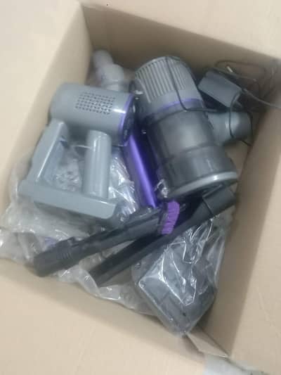 Rechargeable vacuum cleaner